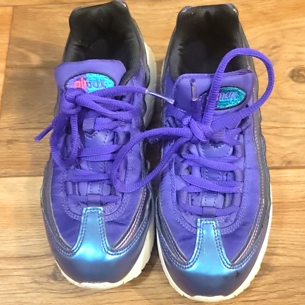 Girls Nike Air gym shoes